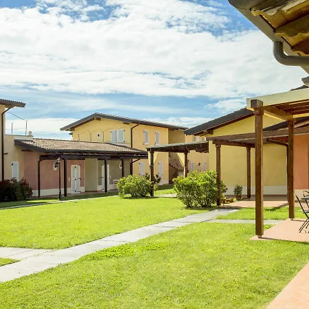 Holiday home Corte Quadrilocale Manerba del Garda